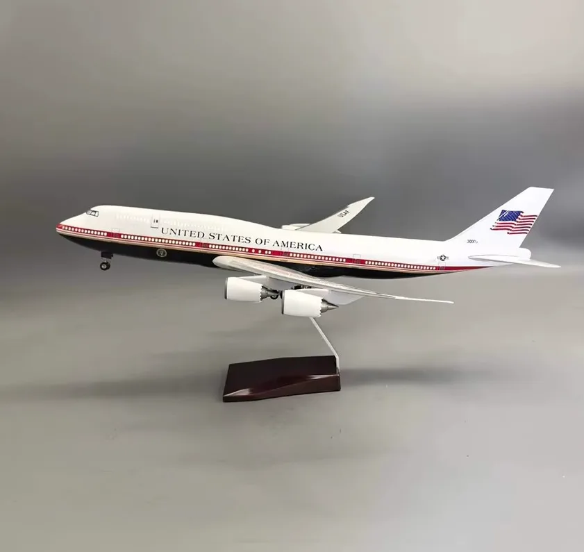 Boeing 747-8 New Air Force One 🇺🇸1:150 47 cm avec Led